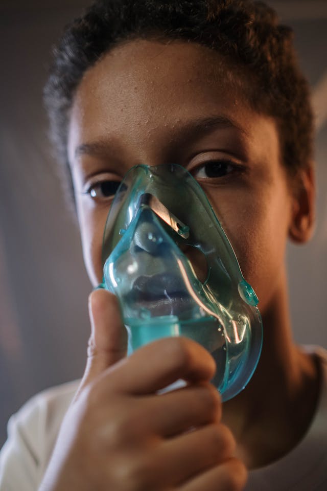 Child with breathing assistance mask